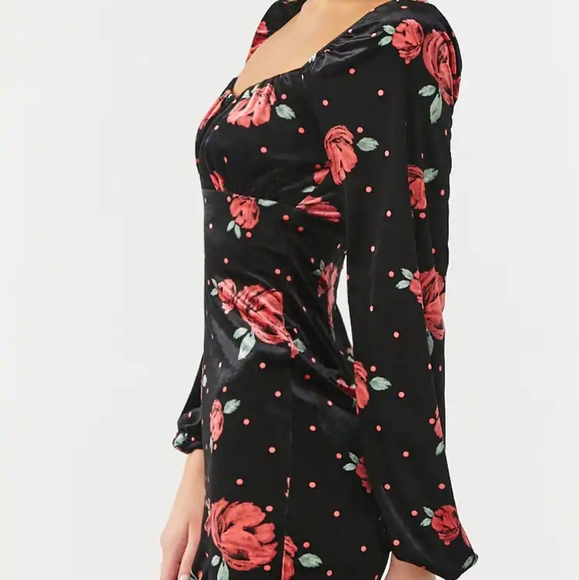 Velvet Floral Scrunched Ruffled Long Sleev… - Picture 7 of 8